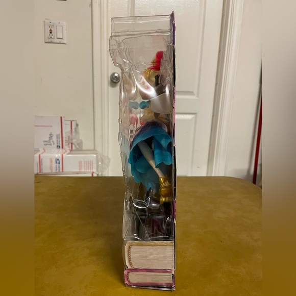 Ever After High Apple White Way Too Wonderland 12” doll. Collectible NWT NRFB - Picture 2 of 16
